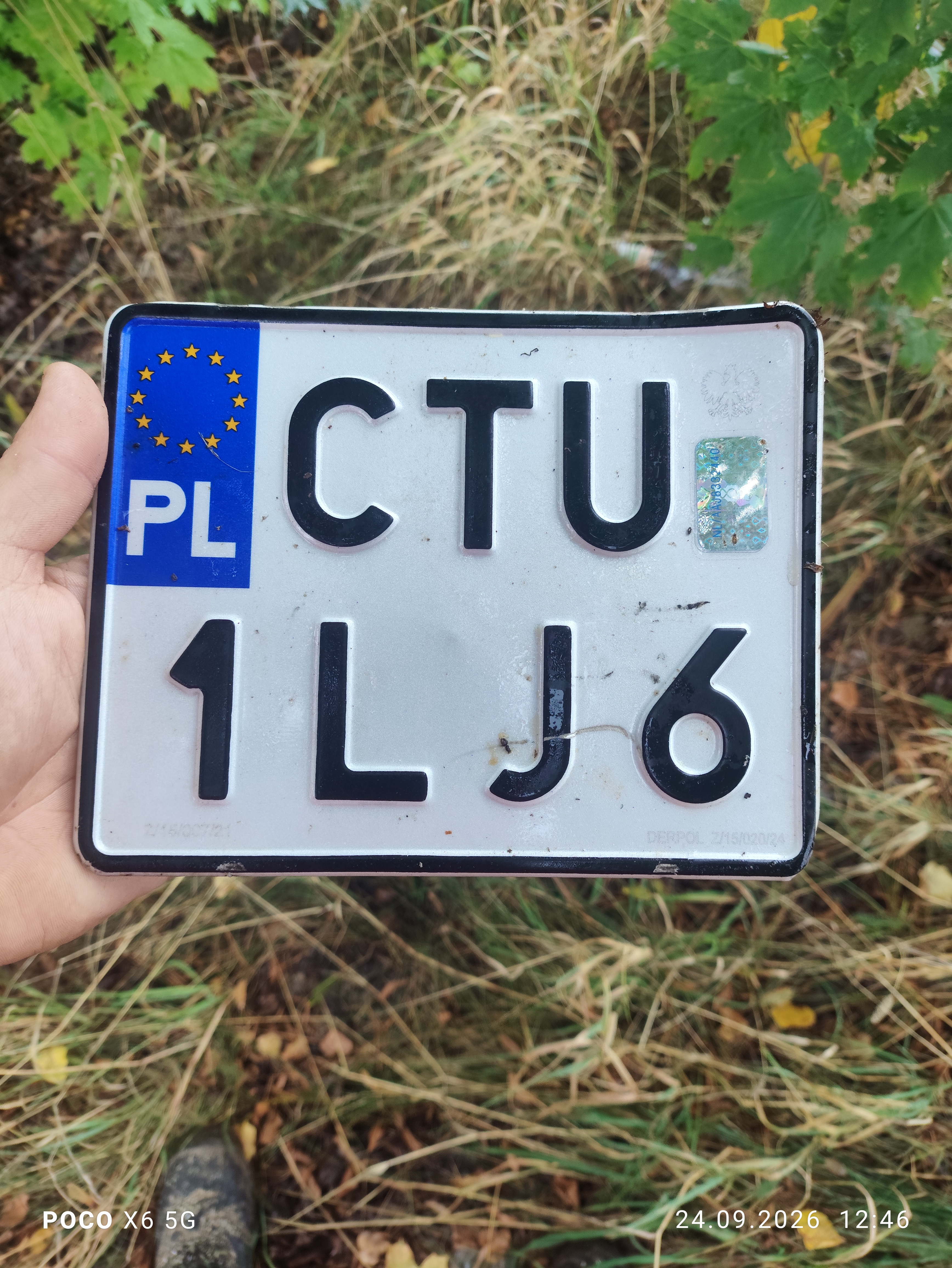 Znaleziono tablicę rejestracyjną o numerach CTU1LJ6