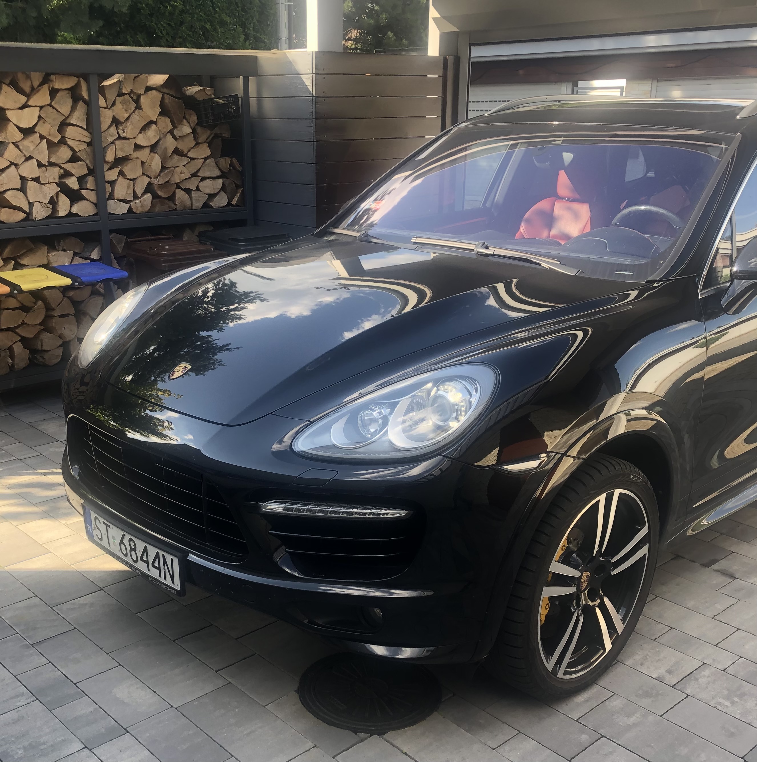 Skradziono pojazd o numerach rejestracyjnych ST6844N