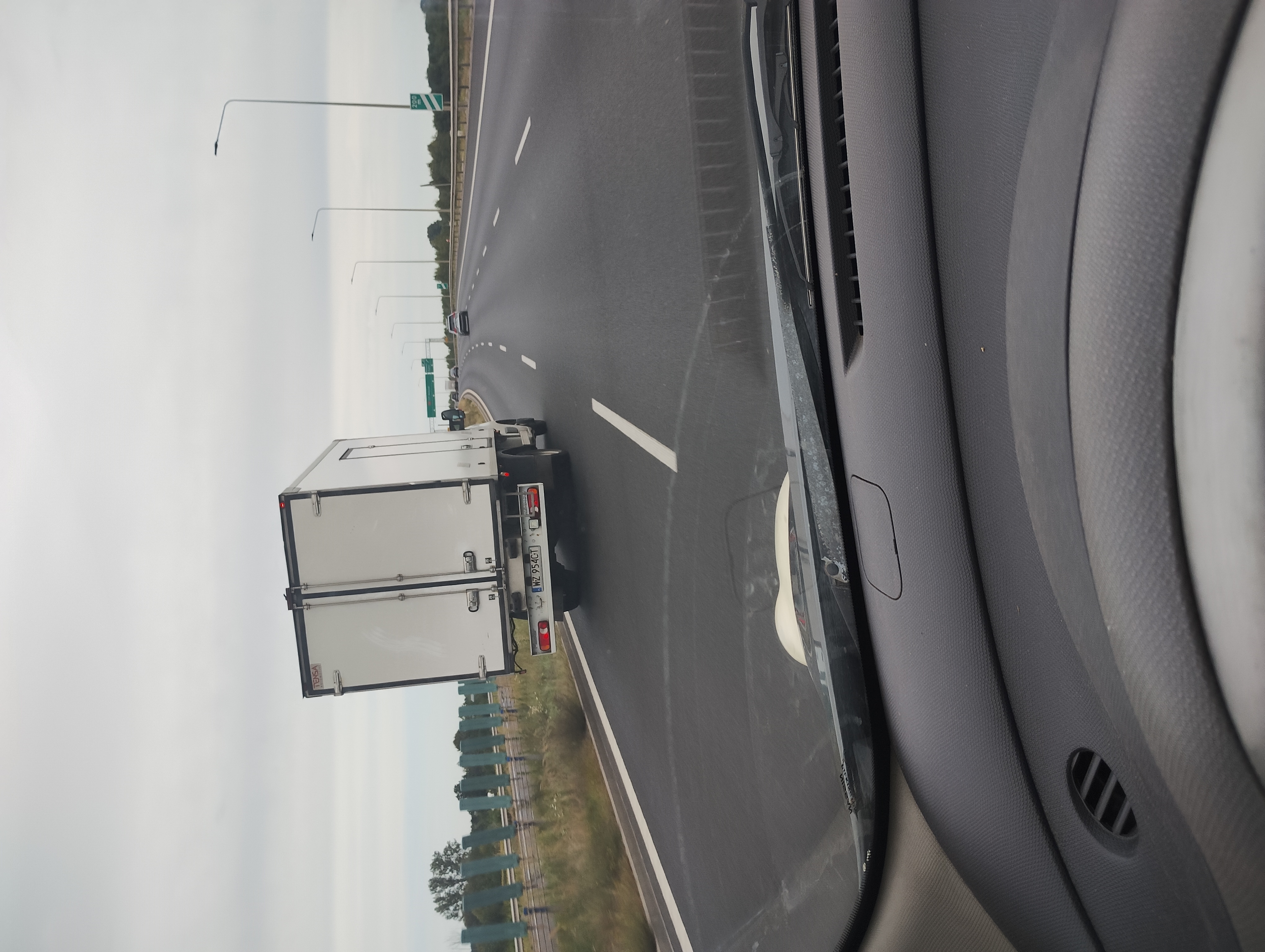 Pirat drogowy w pojeździe o numerach rejestracyjnych WZ954CT