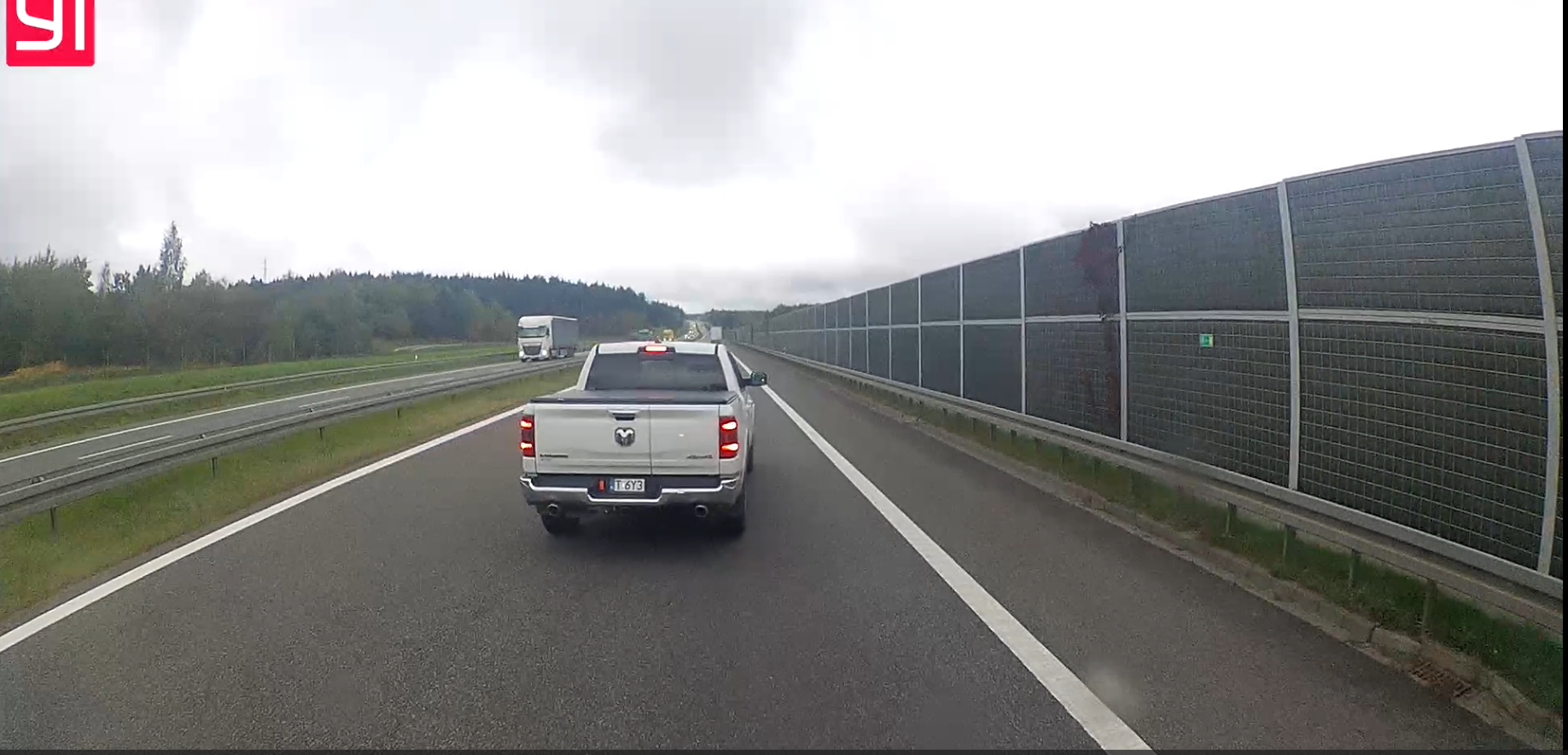 Pirat drogowy w pojeździe o numerach rejestracyjnych T6Y3