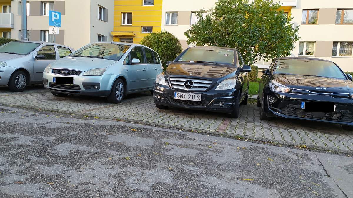 Mistrz parkowania w pojeździe o numerach SMY91L9