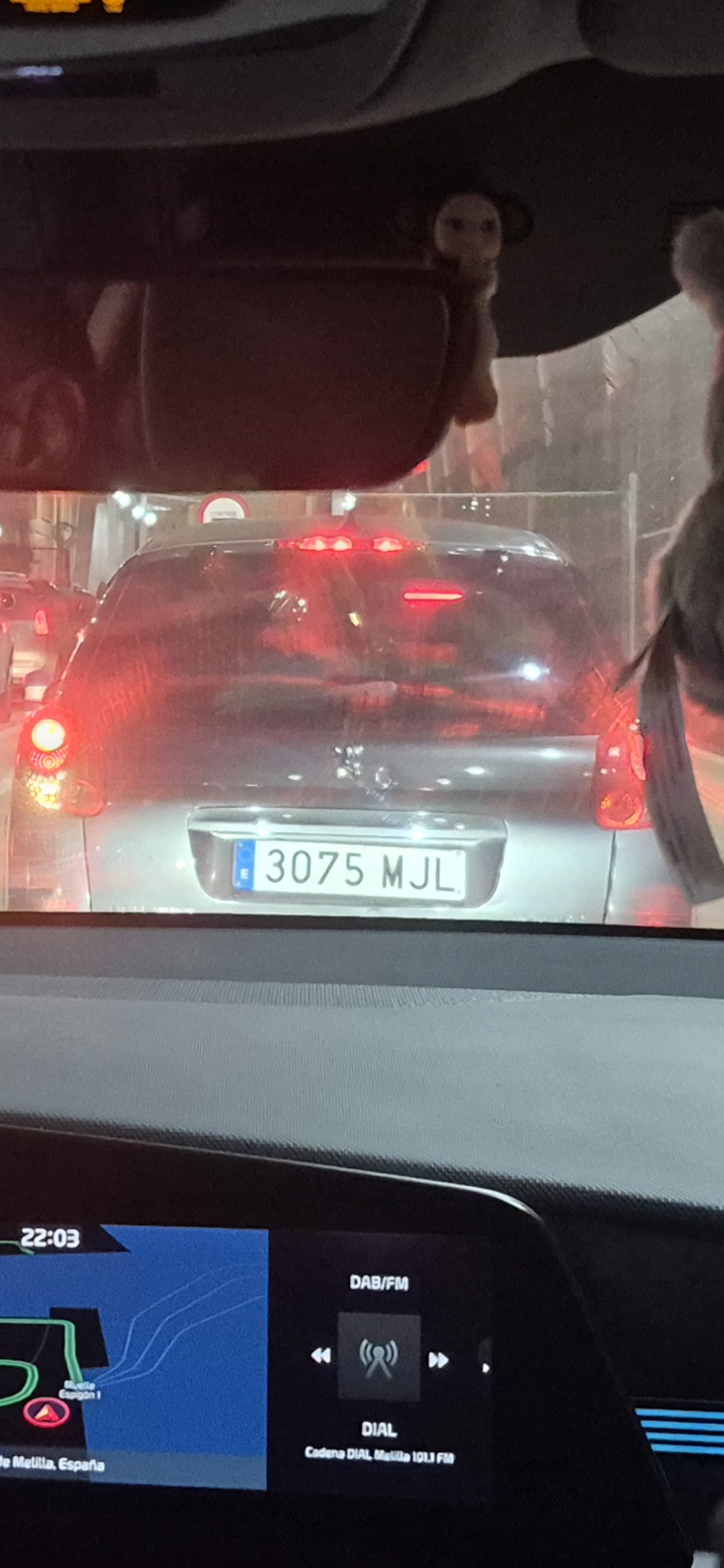 Skradziono pojazd o numerach rejestracyjnych 3075MJL