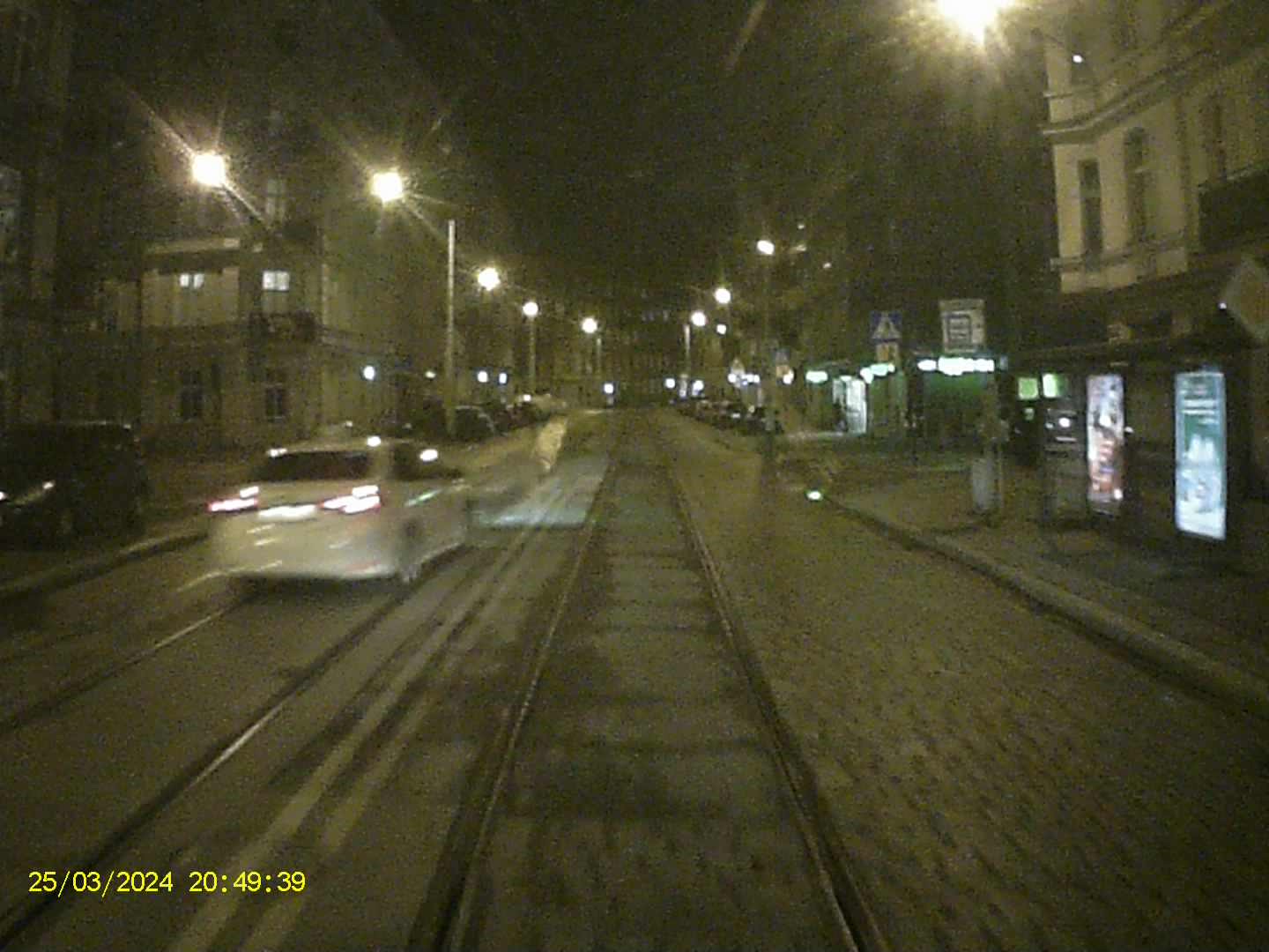 Pirat drogowy w pojeździe o numerach rejestracyjnych DW8WN12