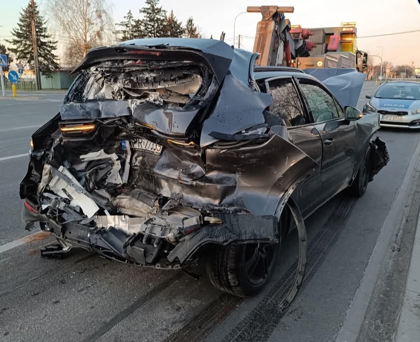 Uszkodzony mocno tył + przód