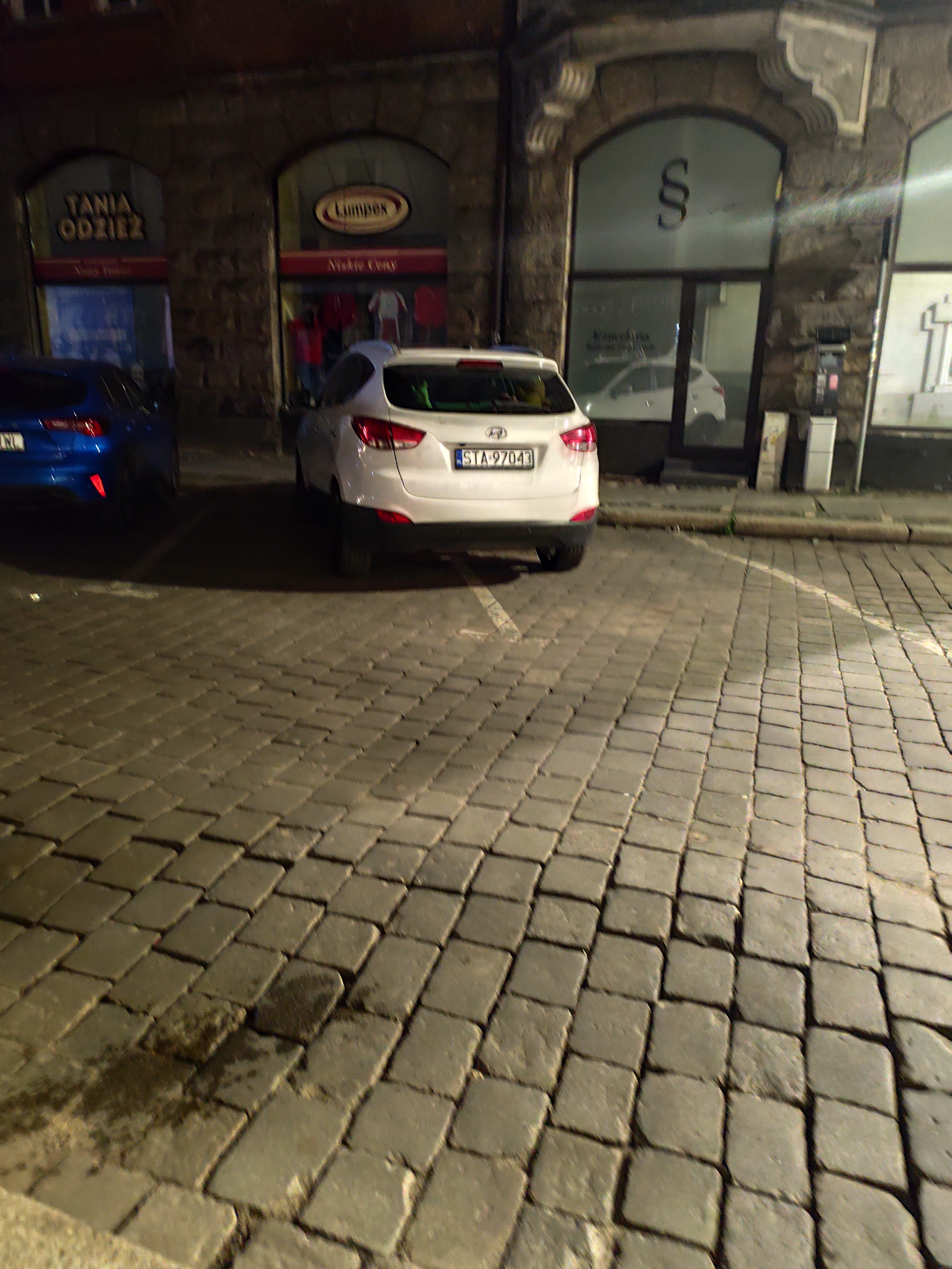 Mistrz parkowania w pojeździe o numerach STA97043