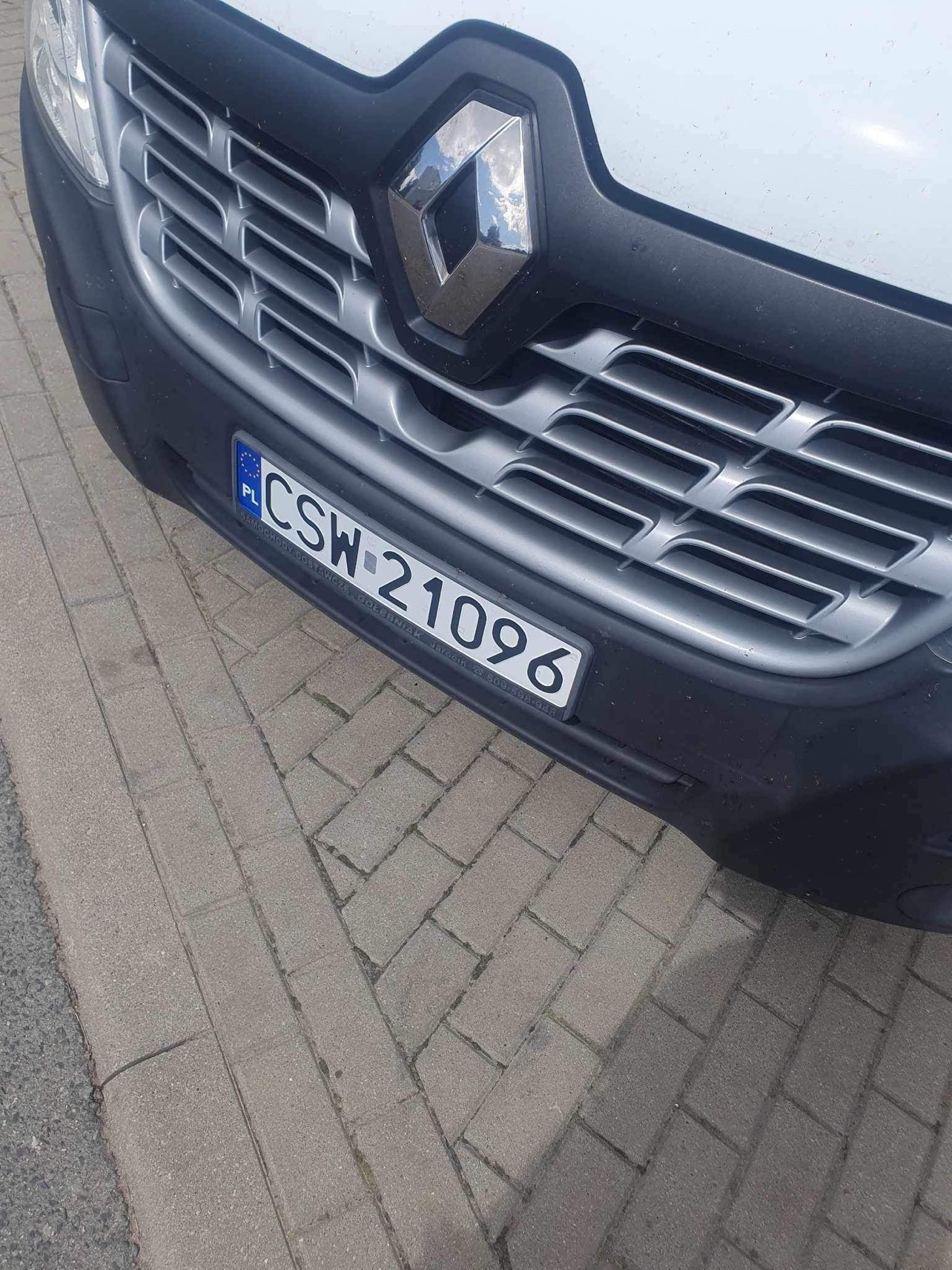 W dniu 27 września 2023 roku około godziny 3 skradziono z parkingu samochód marki Renault master 2016 ...