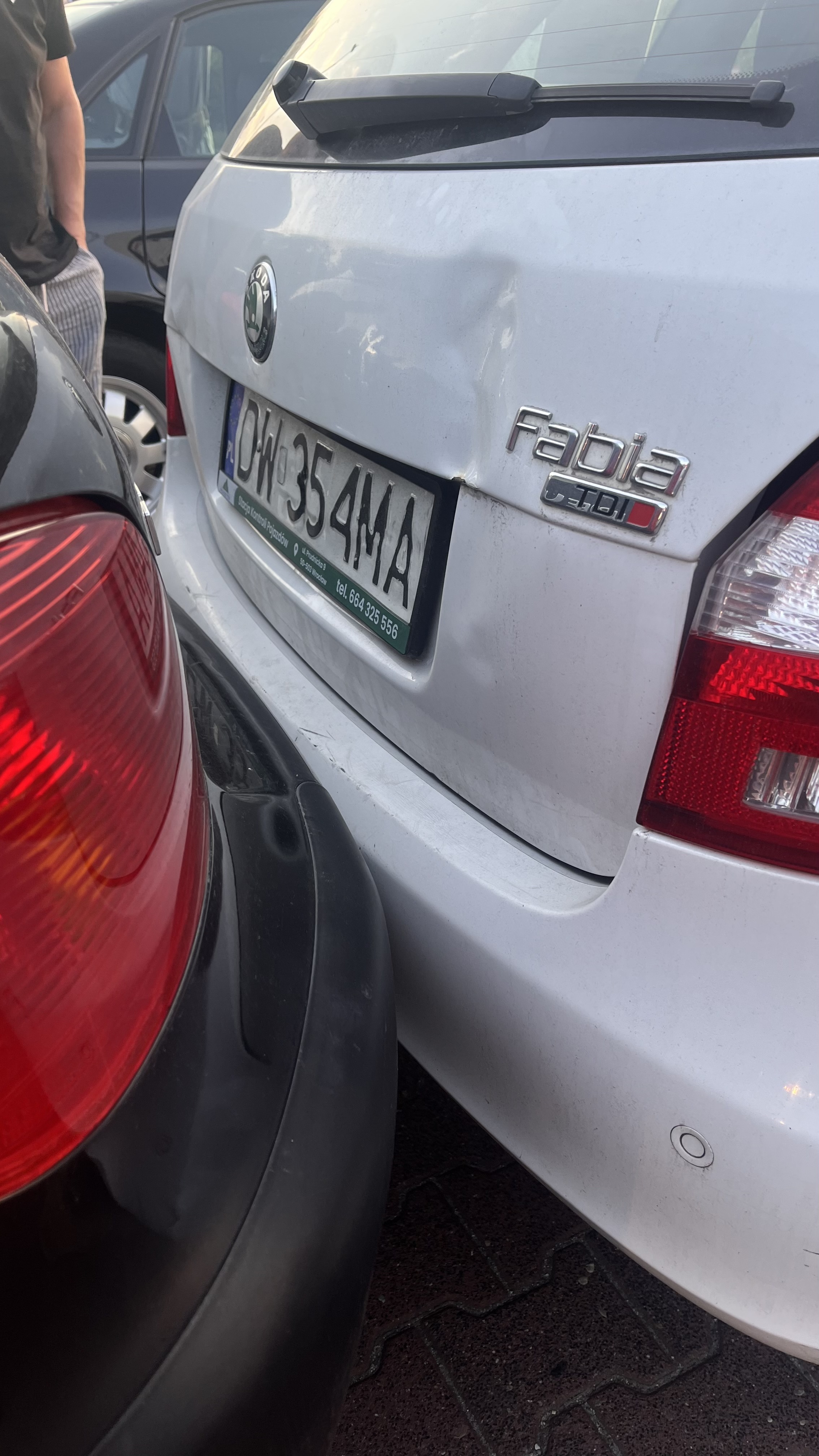 Pojazd o numerach DW354MA uczestniczył w wypadku