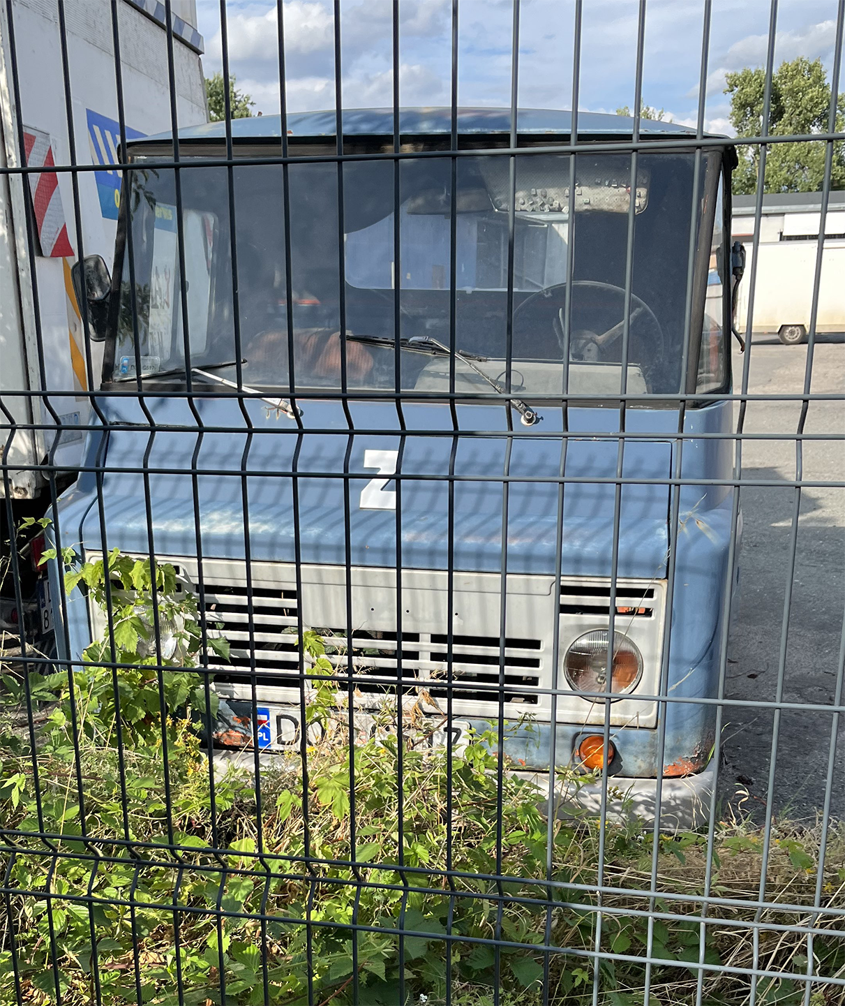 Tablice należą do Żuka, codziennie go widzę bo dosłownie obok mam biuro