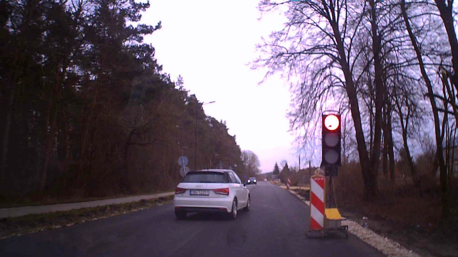 Przejazd na czerwonym i jeszcze jak blisko ścina