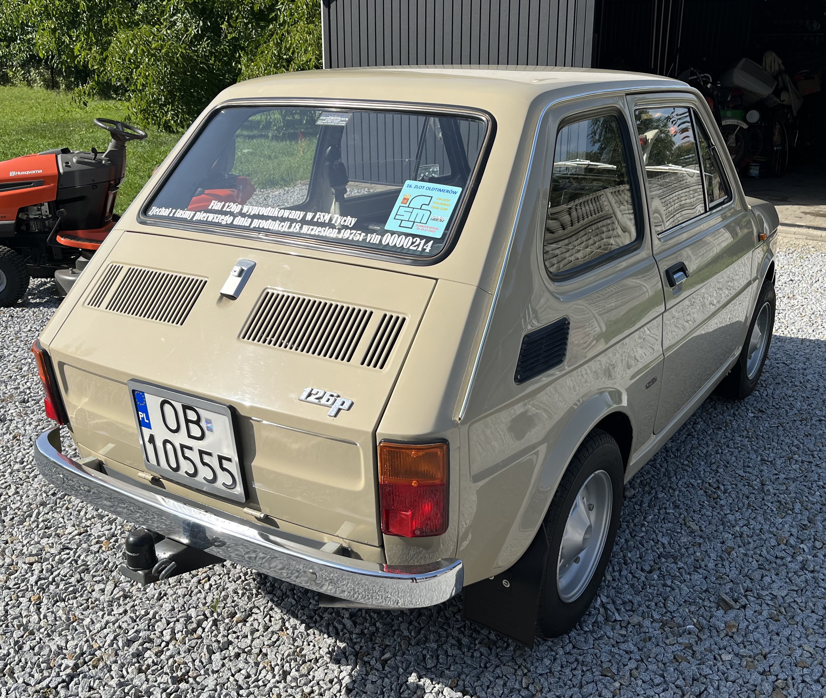 Faktyczne auto na tych numerach to Fiat 126p o numerze VIN 0000214 - z pierwszego dnia produkcji.