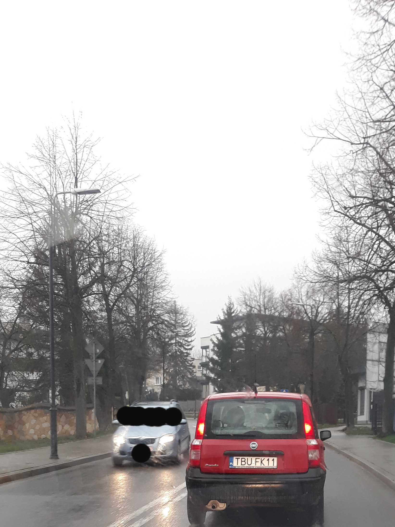 Co za kur.a jeździ tą Pandą? Ty w ogóle wiesz, że podczas cofania włączasz się do ruchu i musisz ...