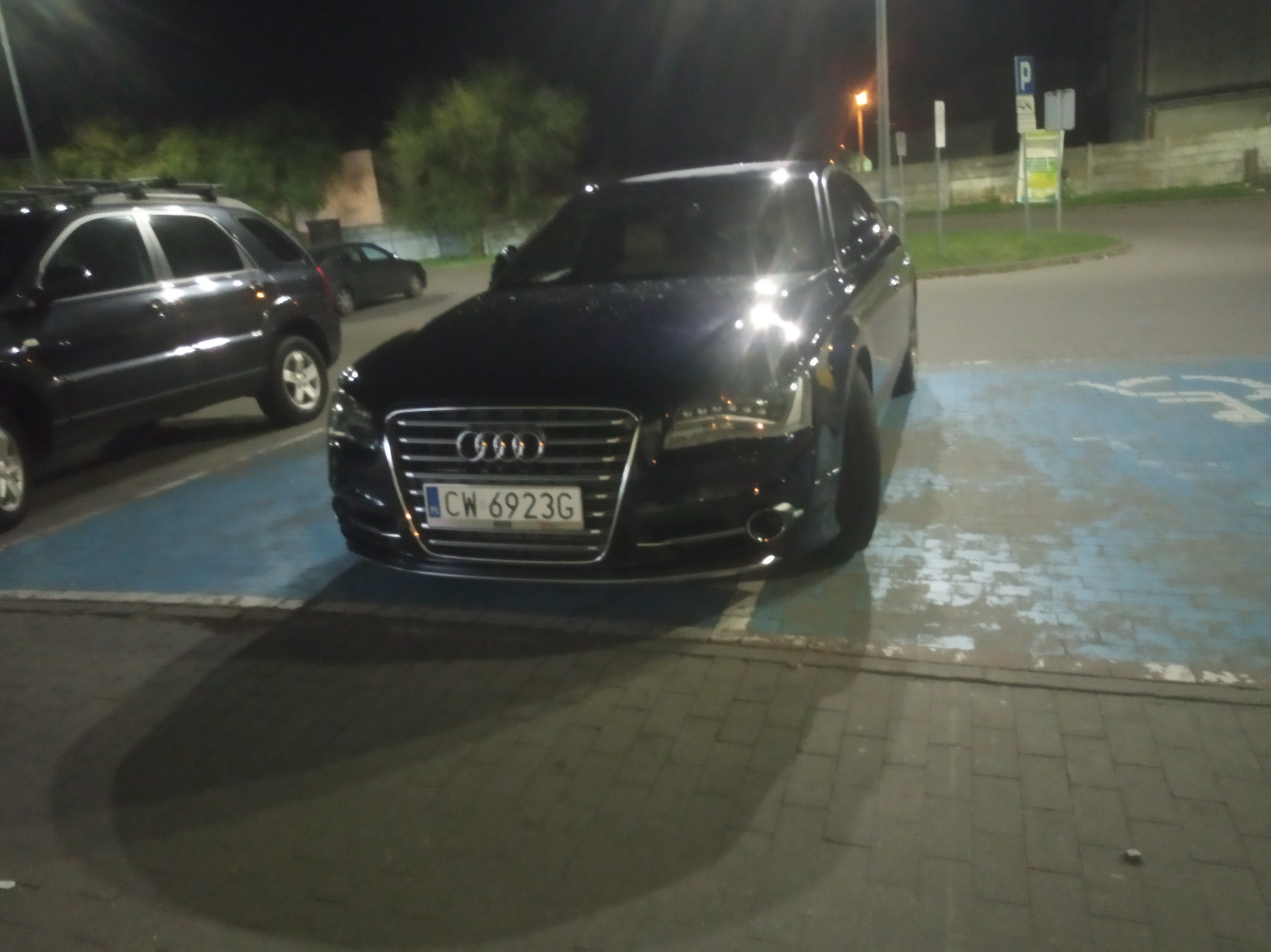 Mistrz parkowania w pojeździe o numerach CW6923G