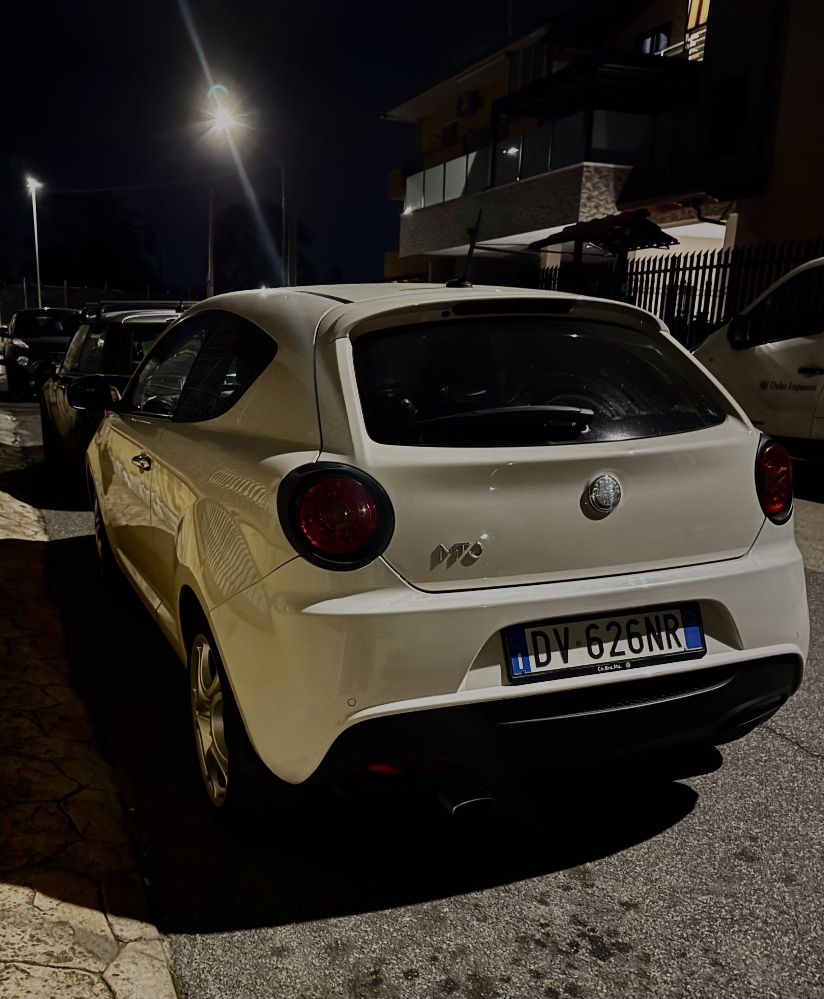 Skradziono pojazd o numerach rejestracyjnych DV626NR