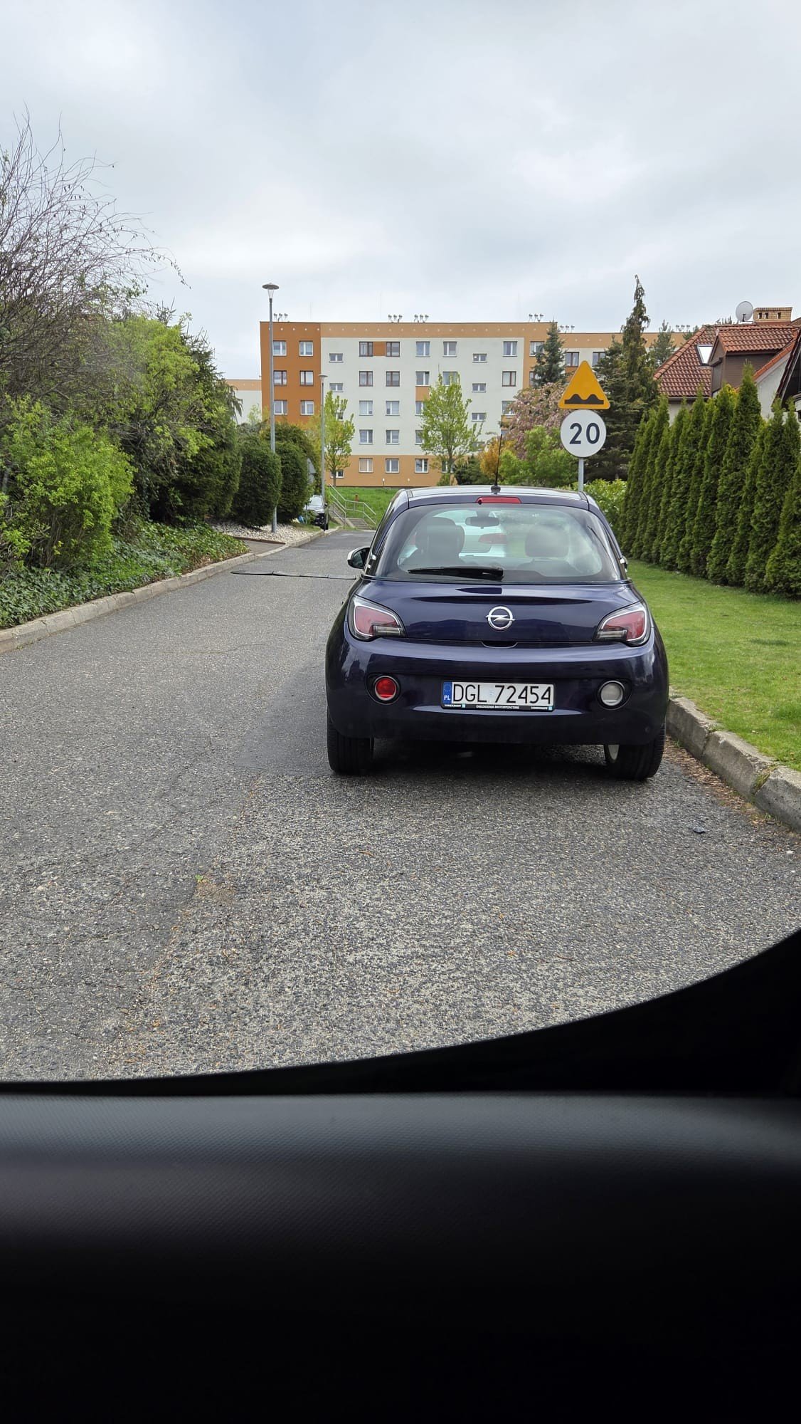 Mistrz parkowania w pojeździe o numerach DGL72454