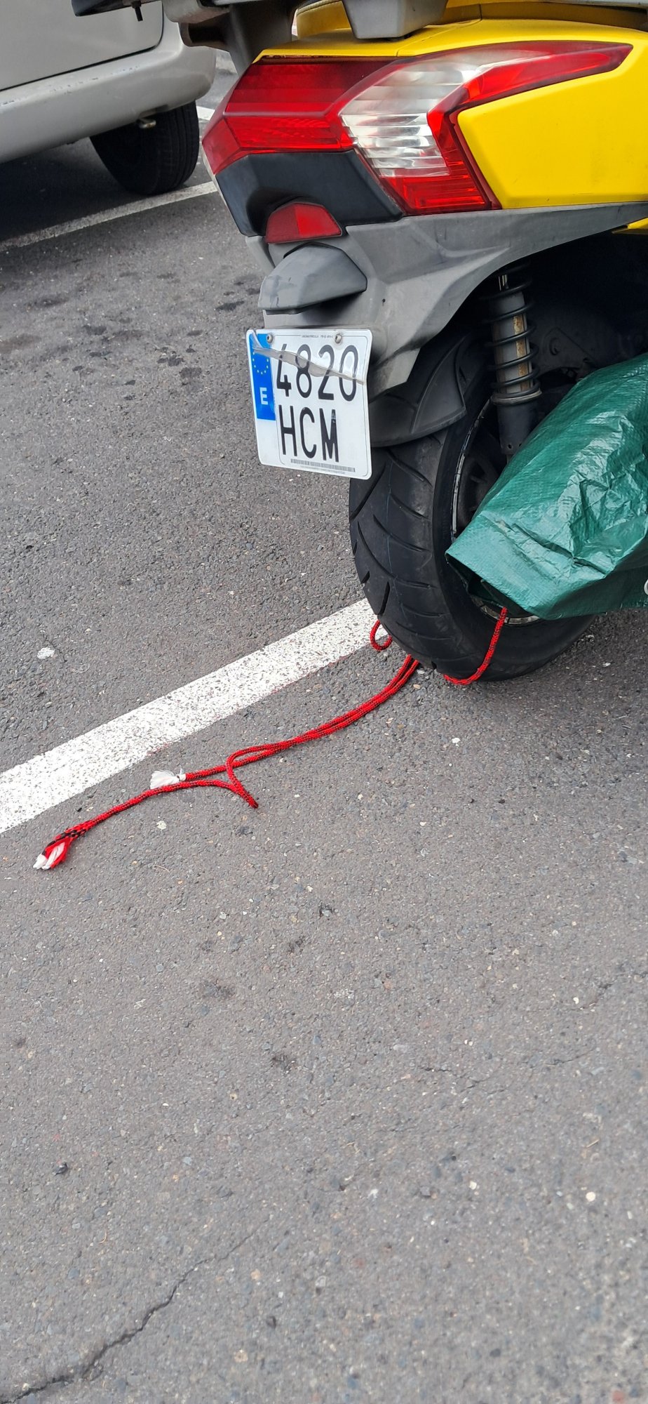 No creo que tenga ITV o Seguro