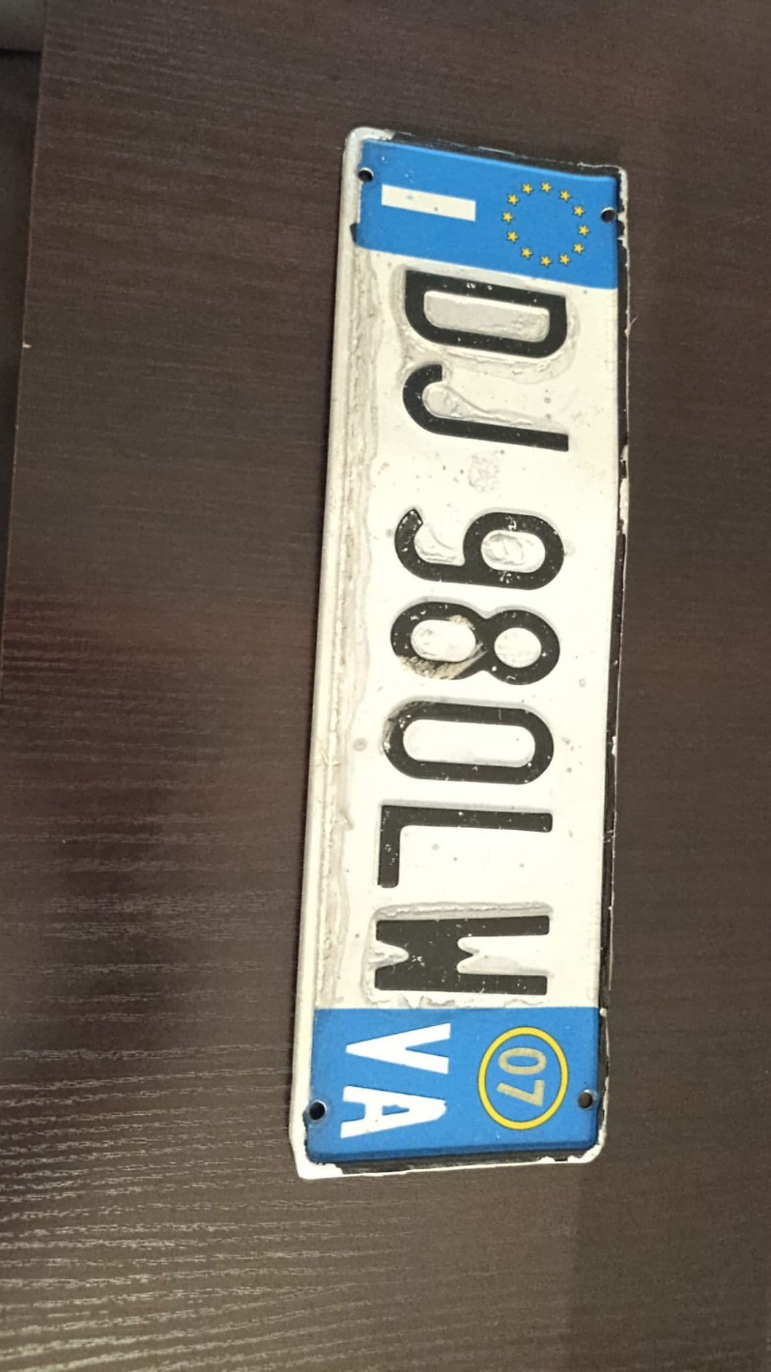 Pirat drogowy w pojeździe o numerach rejestracyjnych DJ980LW