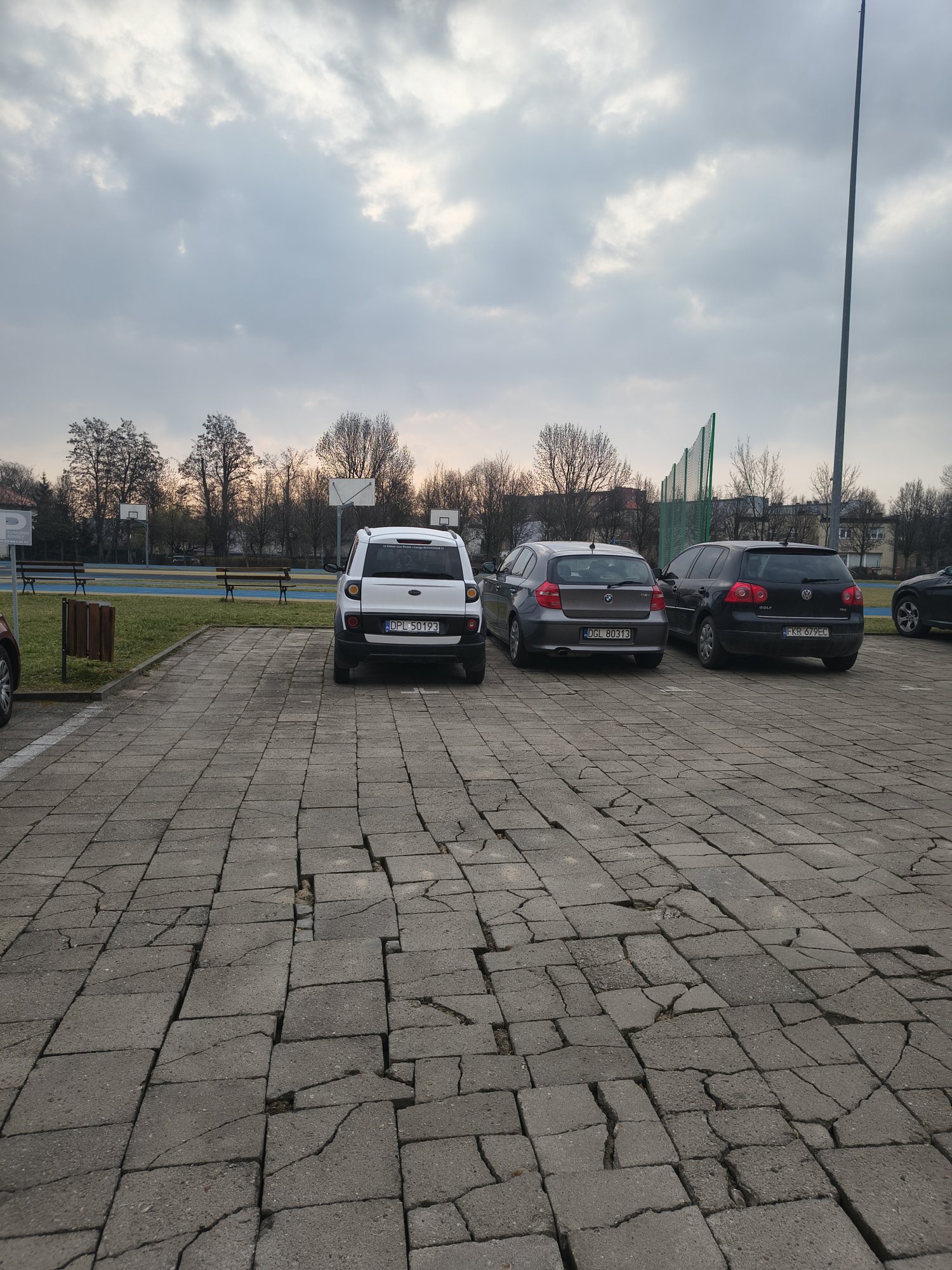 parkuje po ch*ju